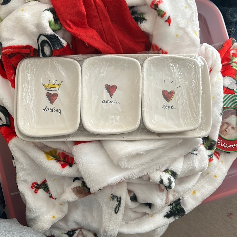 Rae Dunn Trinket tray set